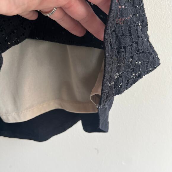 Ann Taylor womens black sleeveless crochet tank blouse - Picture 3 of 7